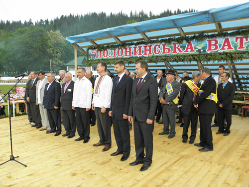 Попеску хоче засвідчити, що цікавиться не тільки румунами, але й гуцулами?