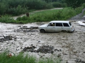 На відновлення зруйнованої дороги до 89 житлових будинків, до яких  немає під’їзду,  треба 3 мільйона гривень. Для початку