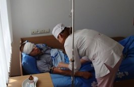 Полковник Демидов відвідав травмованого сокирою  міліціонера і засудив 'право юрби'