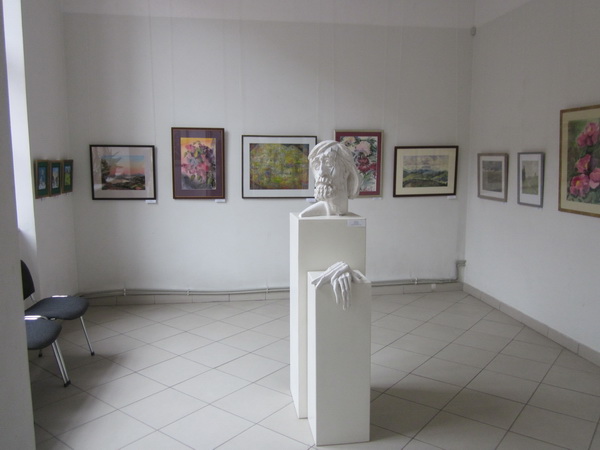 В Центрі культури «Вернісаж»  відкрили виставку Чернівецької облорганізації Національної Спілки художників України,  присвяченої святкуванню ХХІІ річниці  Незалежності України