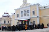 Губернатор Михайло Папієв та секретар міськради Віталій Михайлішин сховалися від 'коридору ганьби'