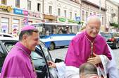 Чернівчан приємно вразили доступність архієпископа з Ватикану, глави Римо-католицької церкви в Україні та лаконічність мера