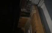 У центрі Чернівців обвалився шматок балкону, який ледь не зачепив перехожих