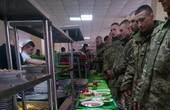 Особовий склад військових частин, які дислокуються в Чернівецькій області, харчують за Каталогом із майже 400 найменуваннями продуктів 