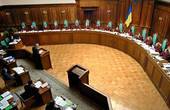 Конституційний суд, наплювавши на Основний закон, пішов на поводу в політичної доцільності, - думка