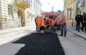 У Чернівцях залатали на дорогах  9,3 тисяч квадратних  метрів ямок