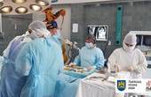 Польські лікарі-ортопеди прооперували у Львові дитину з Чернівців 