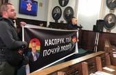 'Каспрук, гей!' VS 'нікчемні' депутати: ЛГБТ-пристрасті у Чернівцях