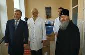 'Скажіть 'Дякую!' та йдіть собі з Богом!': Новинський та митрополит Онуфрій без масок посперечались із журналісткою в Чернівцях