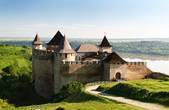 Фортеці, палаци, стародавні монастирі. На Буковині налічується майже 1800 пам’яток України