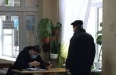 Видача бюлетенів одним членом ДВК та сейф поза межами дільниці:  процедурні порушення на виборах у Чернівцях