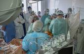 На деякий час зупинили серце: у Чернівцях вперше провели операцію без розтину грудної клітини