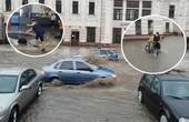 Злива підтопила вокзал у Чернівцях: водою залило будівлю, перон і колії – відео