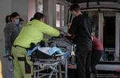 До Чернівецької обласної клінічної лікарні везуть пораненого в бою чоловіка