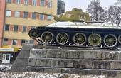 'Це підсилить бойовий дух...': від мера Чернівців чекають команди на знесення радянського пам'ятника-танка