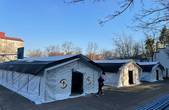 Американський польовий госпіталь у Черніцях вже тиждень безкоштовно надає медичну допомогу і ліки, усім хто її потребує 