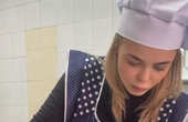 Співачка Аліна Гросу показала, як готує тушонку для фронту (+ВІДЕО)