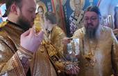 Єпископ УПЦ МП, якого 'застукали' із хористом під час обшуку, очолив святкове Богослужіння в Чернівцях