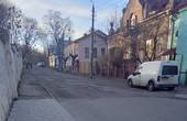Чернівчан дивує, чому вулицю Главки відремонтували тільки наполовину